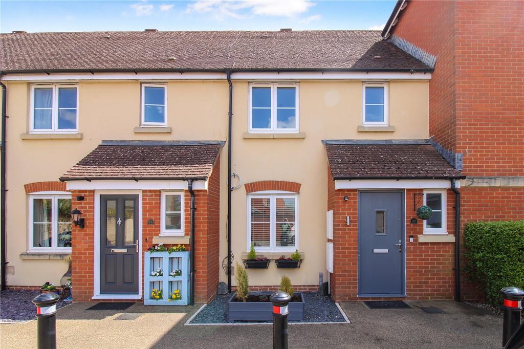 Phoenix Gardens, Oakhurst, Swindon, SN25 3 bed terraced house £240,000