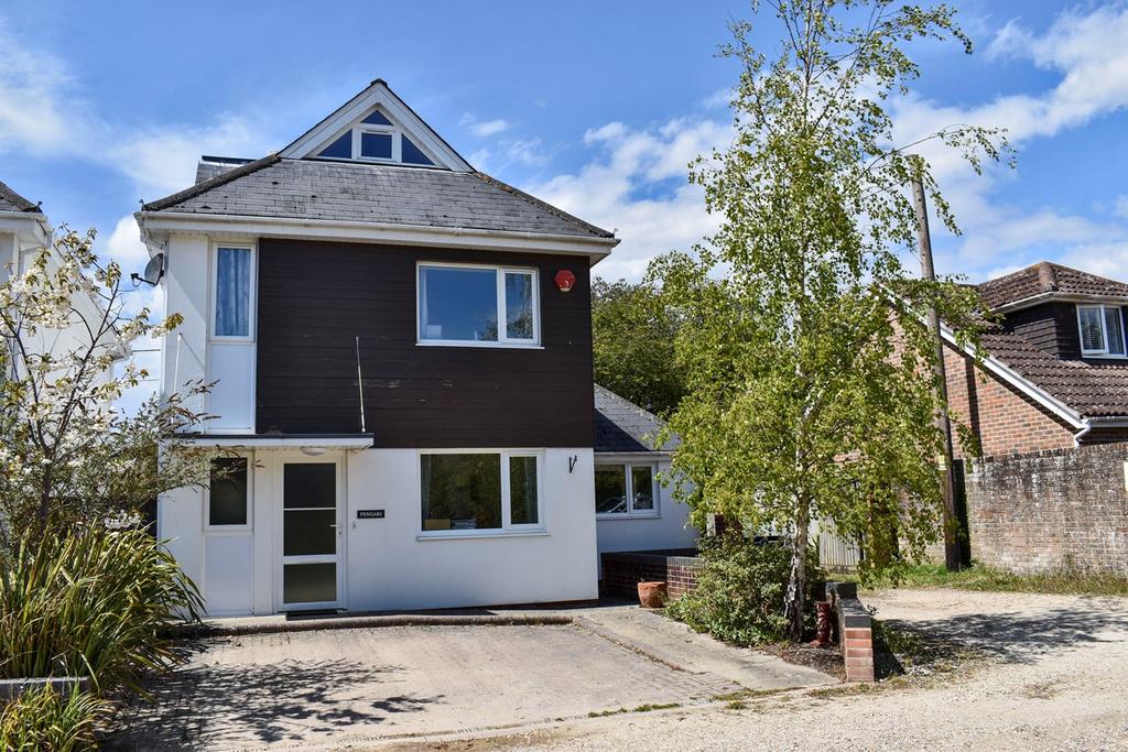 Yarrell Mead, Pennington, SO41 4 bed detached house £500,000