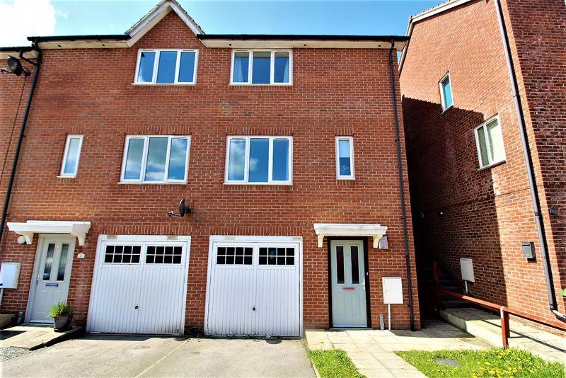 Phoenix Drive, Scarborough, 3 bed end of terrace house £160,000