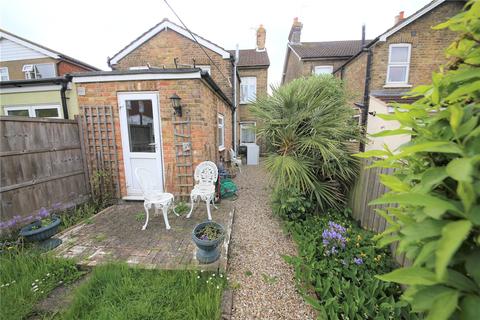 21 Salisbury Avenue, Stanford-le-hope, SS17 0DA