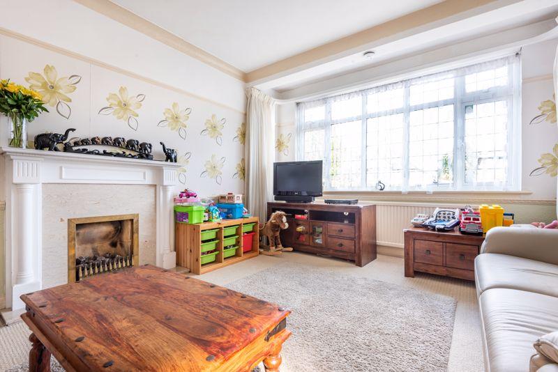 East Drive, Carshalton Beeches 3 bed detached house £725,000