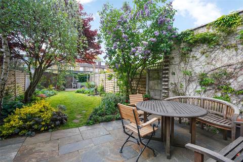21 Westbourne Avenue, London, W3 6JL