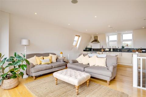 49b Culvert Road, London, SW11 5AU