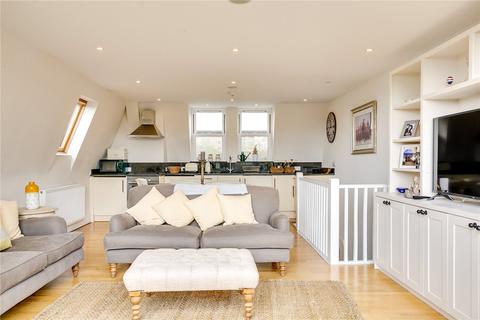 49b Culvert Road, London, SW11 5AU