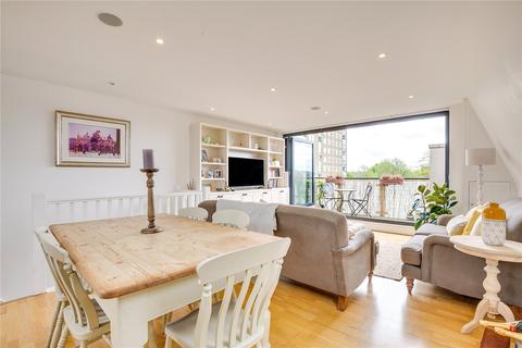 49b Culvert Road, London, SW11 5AU