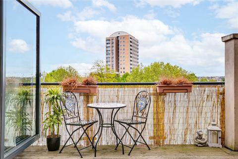 49b Culvert Road, London, SW11 5AU