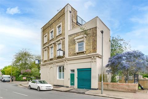 49b Culvert Road, London, SW11 5AU