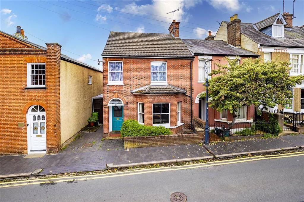 College Street, St. Albans... 3 bed end of terrace house £900,000