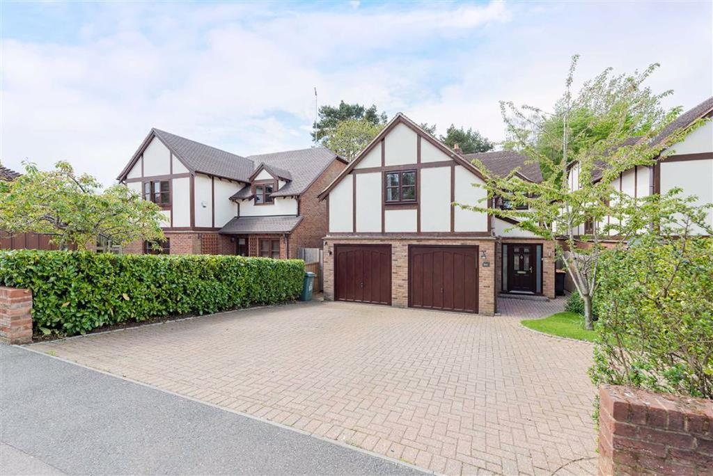 Plantation Road, Leighton Buzzard 5 bed detached house £800,000