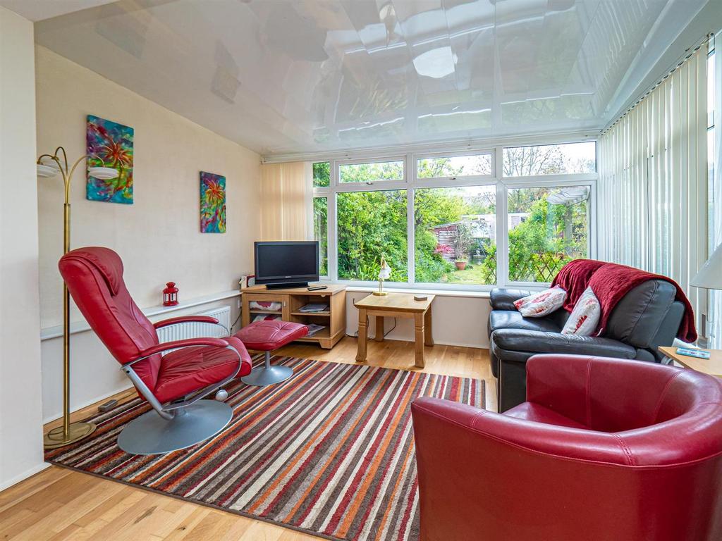 Hull Road, Hornsea 2 bed terraced bungalow £199,950