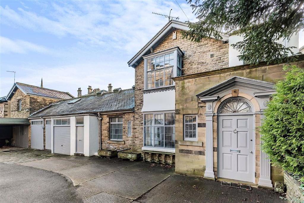 Otley Road, Harrogate, North Yorkshire 3 bed detached house £600,000