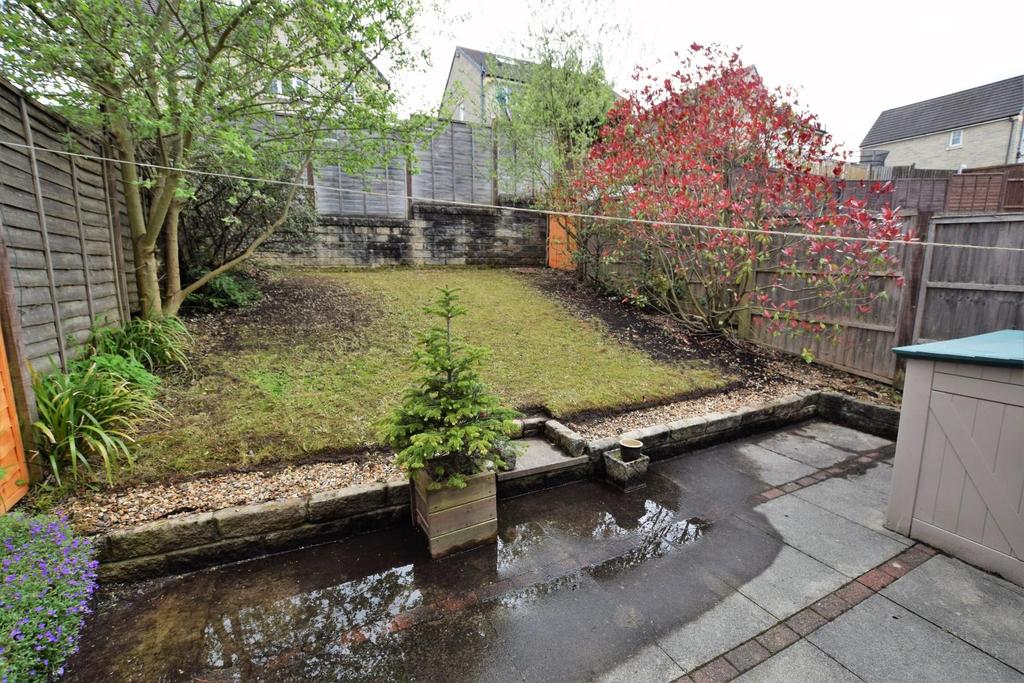 Lisbon Drive, Burnley 2 bed semidetached house £700 pcm (£162 pw)