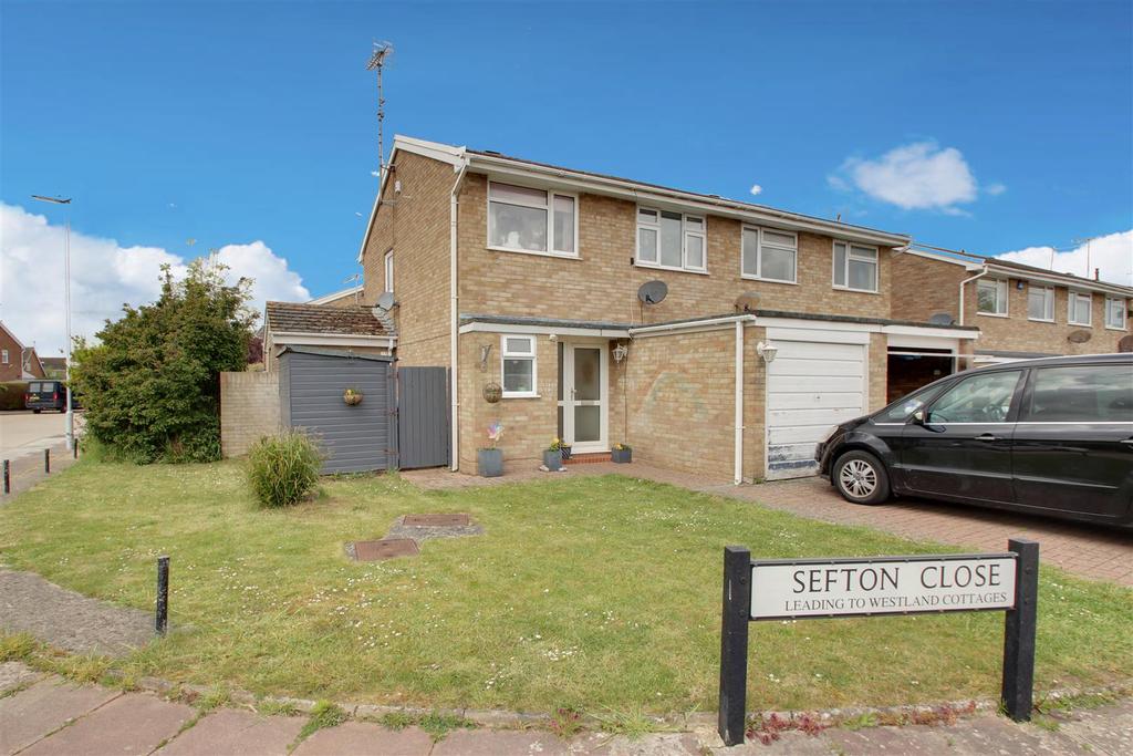 Sefton Close, Worthing 3 bed semidetached house £350,000