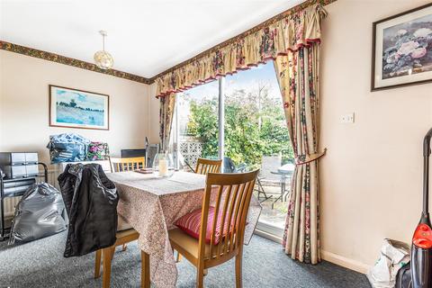 10 Salcombe Drive, Morden, SM4 4LD