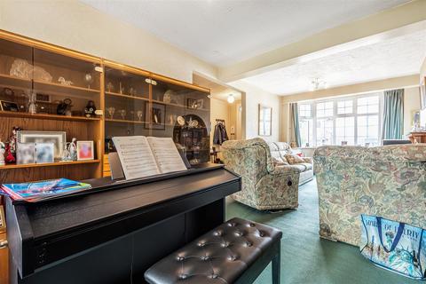 10 Salcombe Drive, Morden, SM4 4LD