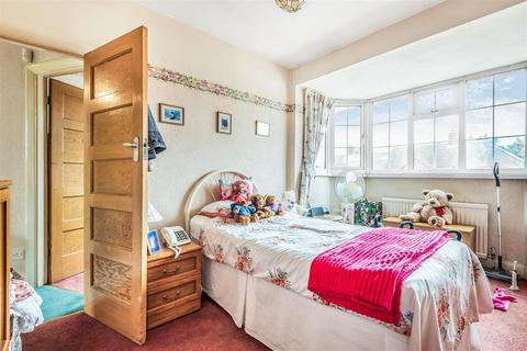 10 Salcombe Drive, Morden, SM4 4LD