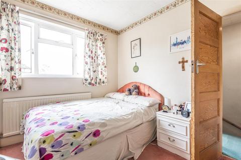 10 Salcombe Drive, Morden, SM4 4LD