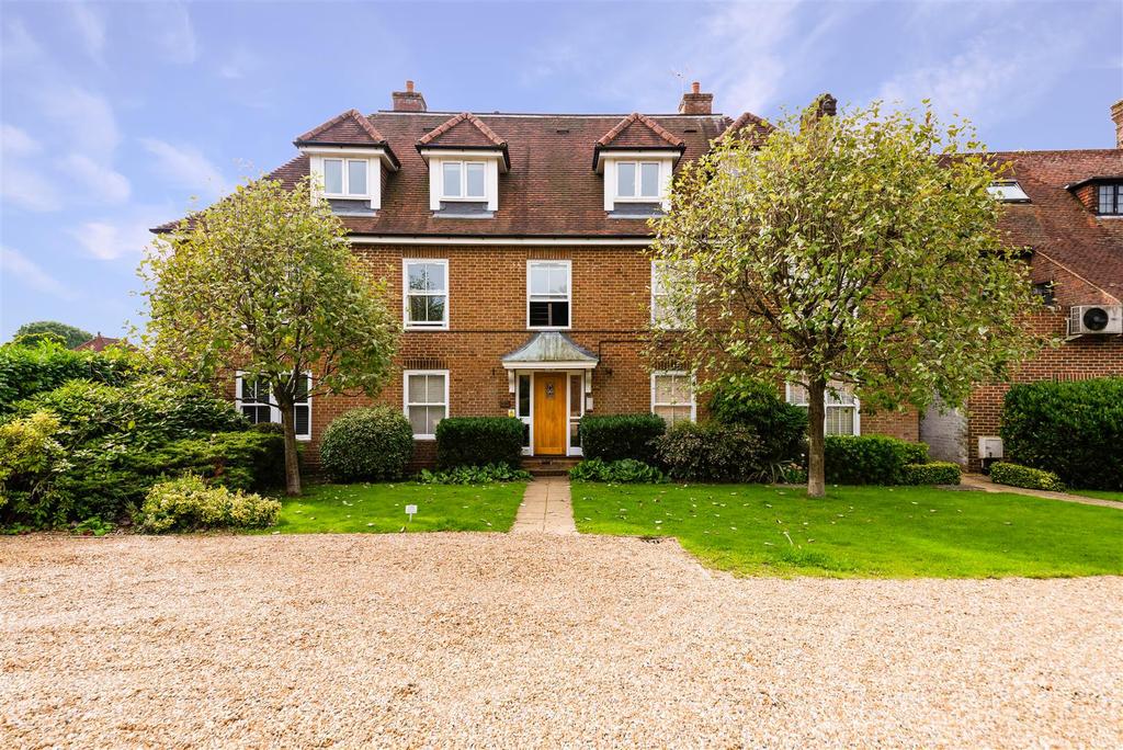Flat 2 Sandhills, 42 Meade Court, Walton On The HillSurrey 1 bed