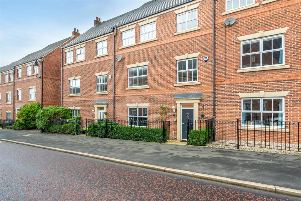 Featherstone Grove, Great Park, Newcastle Upon Tyne 5 bed terraced