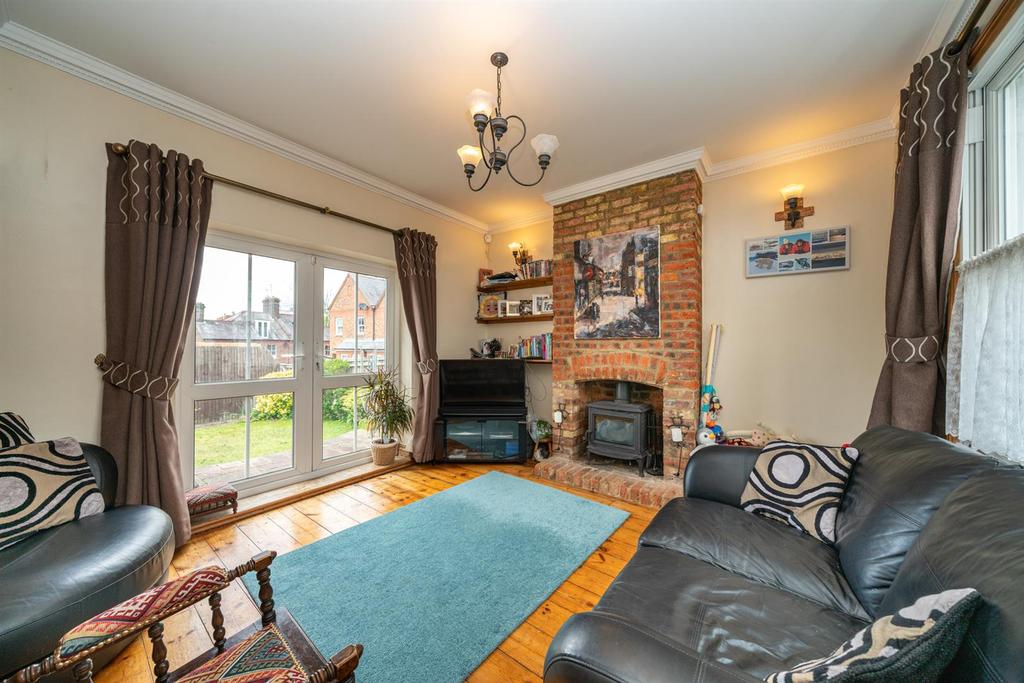 Crescent Road, Hemel Hempstead, Hertfordshire, HP2 4AH 3 bed detached