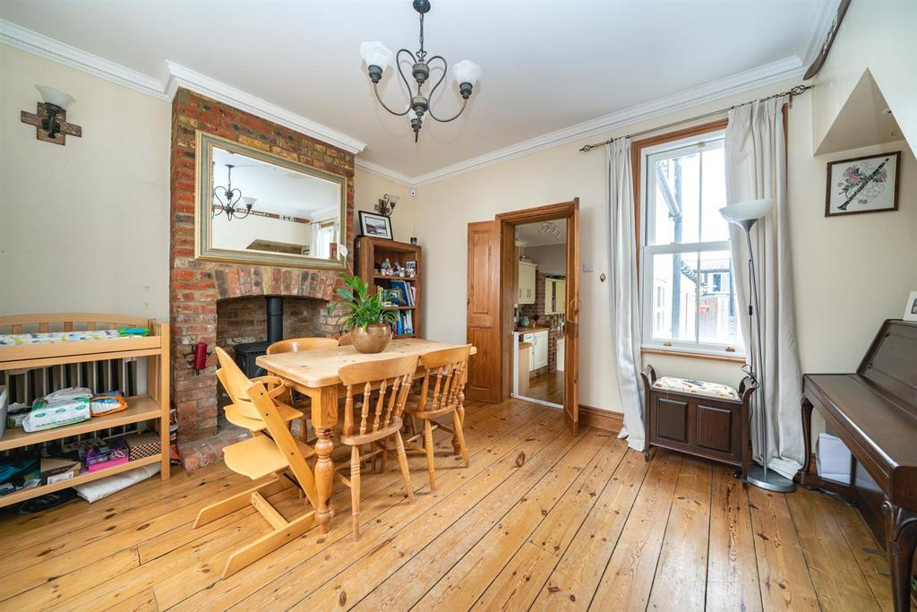 Crescent Road, Hemel Hempstead, Hertfordshire, HP2 4AH 3 bed detached