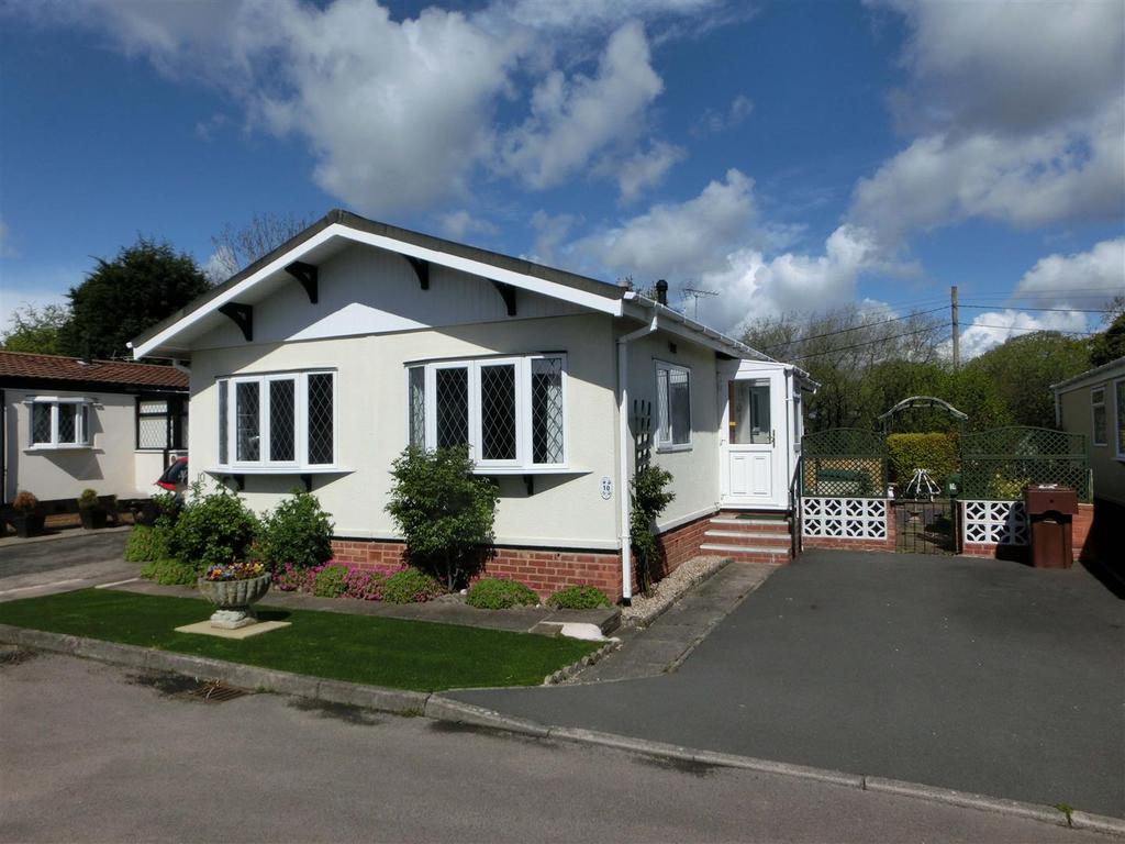 Ash Crescent, Hillcrest Park, Wythall 2 bed park home £160,000