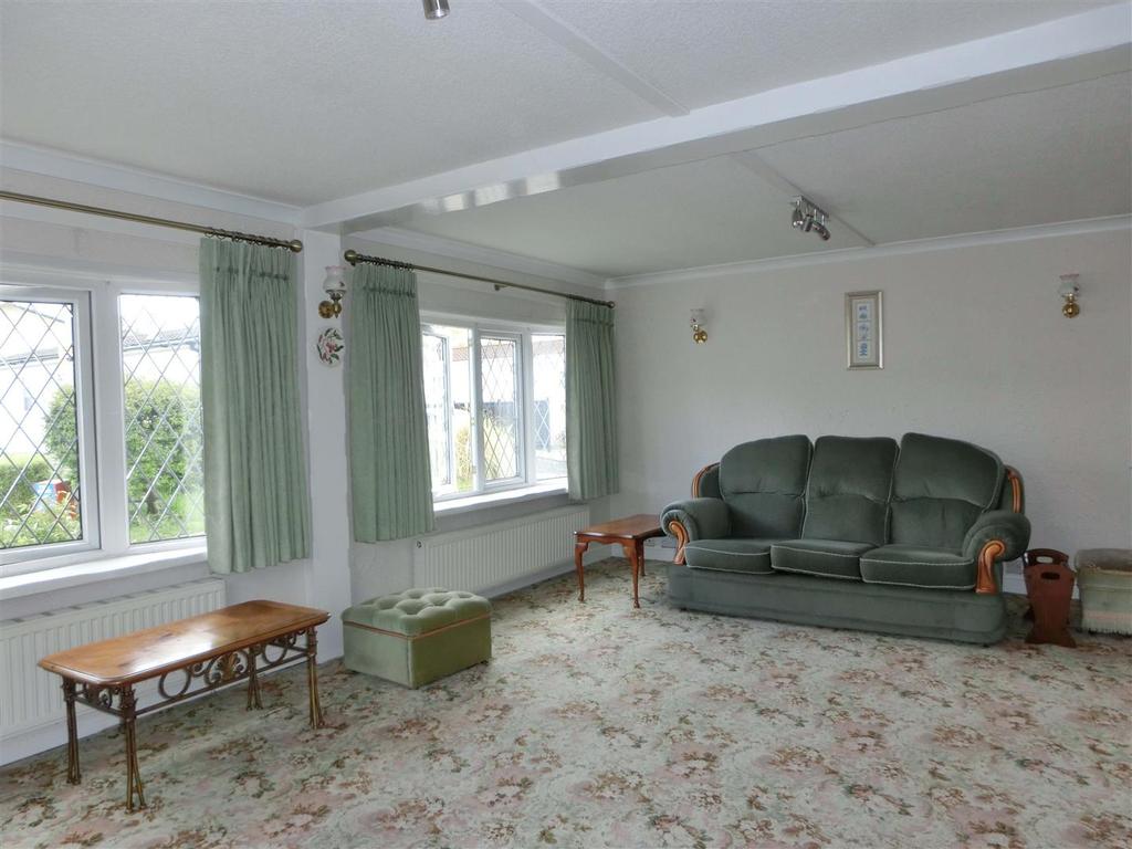 Ash Crescent, Hillcrest Park, Wythall 2 bed park home £160,000