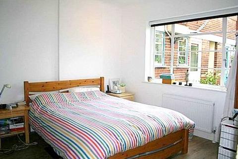 2 bedroom maisonette to rent, Denison Close, East Finchley