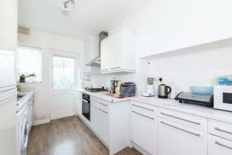 2 bedroom maisonette to rent, Denison Close, East Finchley