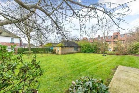 2 bedroom maisonette to rent, Denison Close, East Finchley