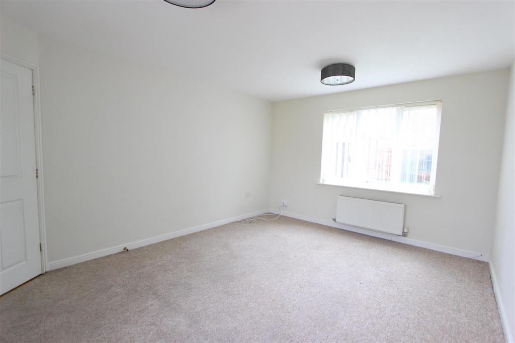 Richmond Way, Darlington 3 bed detached house £625 pcm (£144 pw)