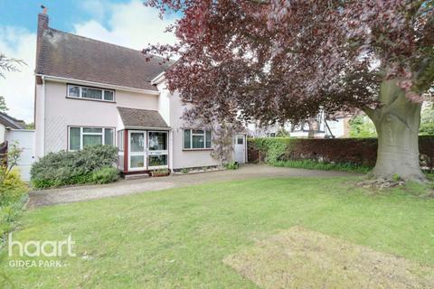 3 Broadway, Romford, RM2 5NS