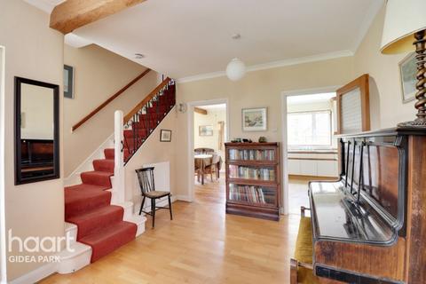 3 Broadway, Romford, RM2 5NS