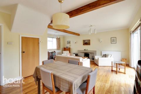 3 Broadway, Romford, RM2 5NS