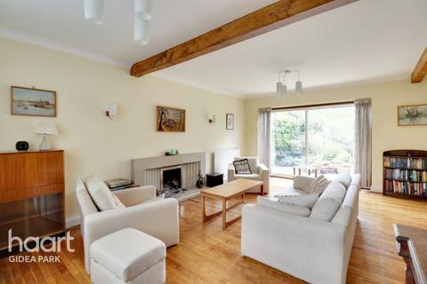 3 Broadway, Romford, RM2 5NS
