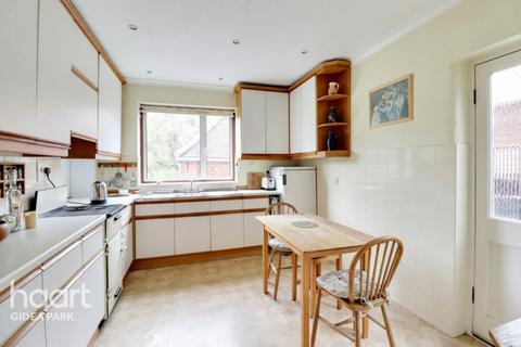 3 Broadway, Romford, RM2 5NS
