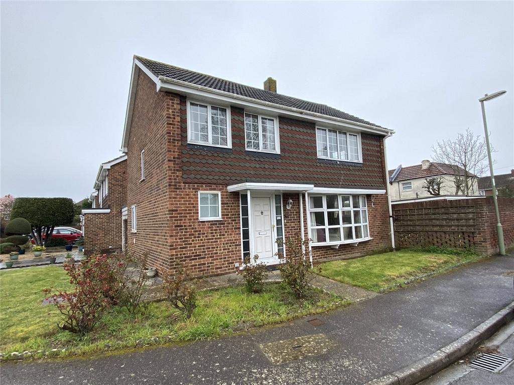 Saville Close, Gosport, Hampshire, PO12 4 bed detached house £1,395