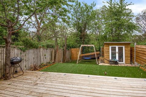 16 West Oak, Beckenham, BR3 5EZ