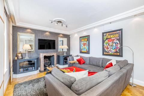 15 Roehampton Gate, London, SW15 5JR