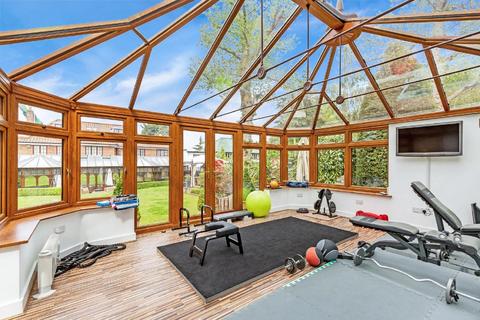 15 Roehampton Gate, London, SW15 5JR