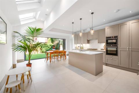 17 Salisbury Road, Richmond, TW9 2JB