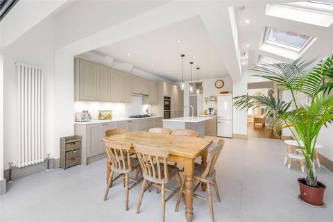 17 Salisbury Road, Richmond, TW9 2JB