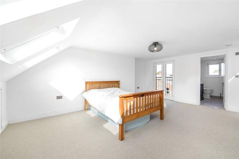 17 Salisbury Road, Richmond, TW9 2JB