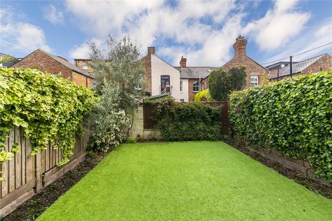 17 Salisbury Road, Richmond, TW9 2JB
