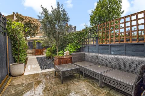 49 Avarn Road, London, SW17 9HB