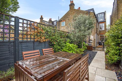 49 Avarn Road, London, SW17 9HB