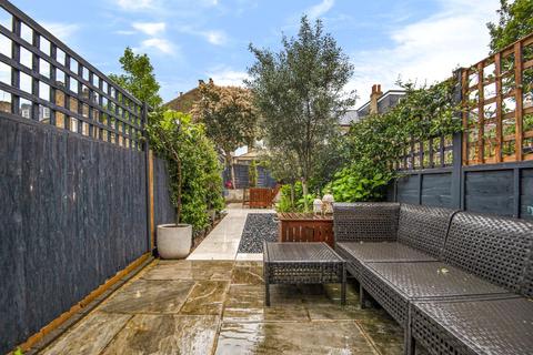 49 Avarn Road, London, SW17 9HB