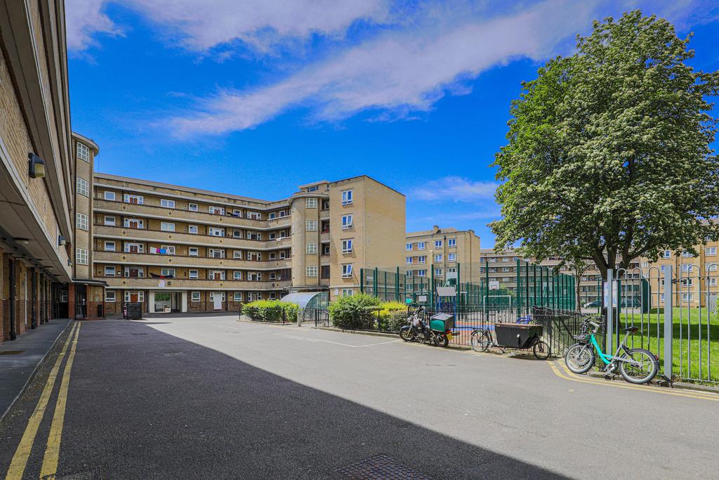 Collingwood House, London, E1 4 bed flat £2,750 pcm (£635 pw)