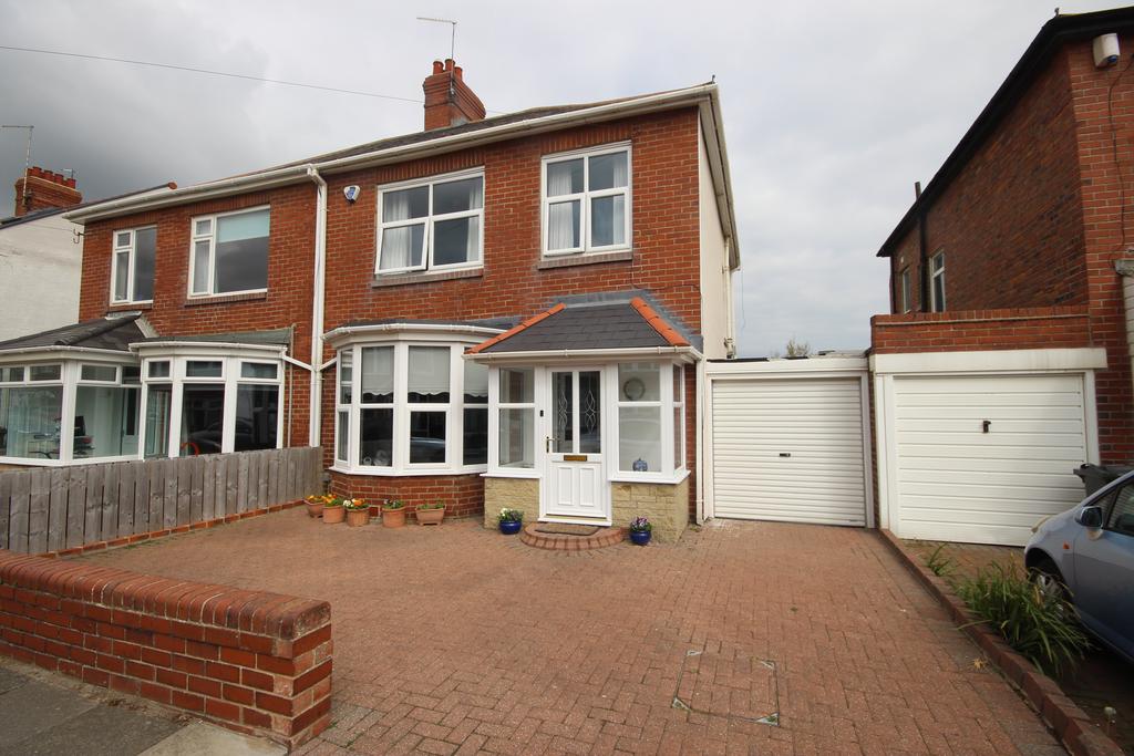 Links Avenue, Whitley Bay, Tyne & Wear, NE26 1TG 3 bed semidetached