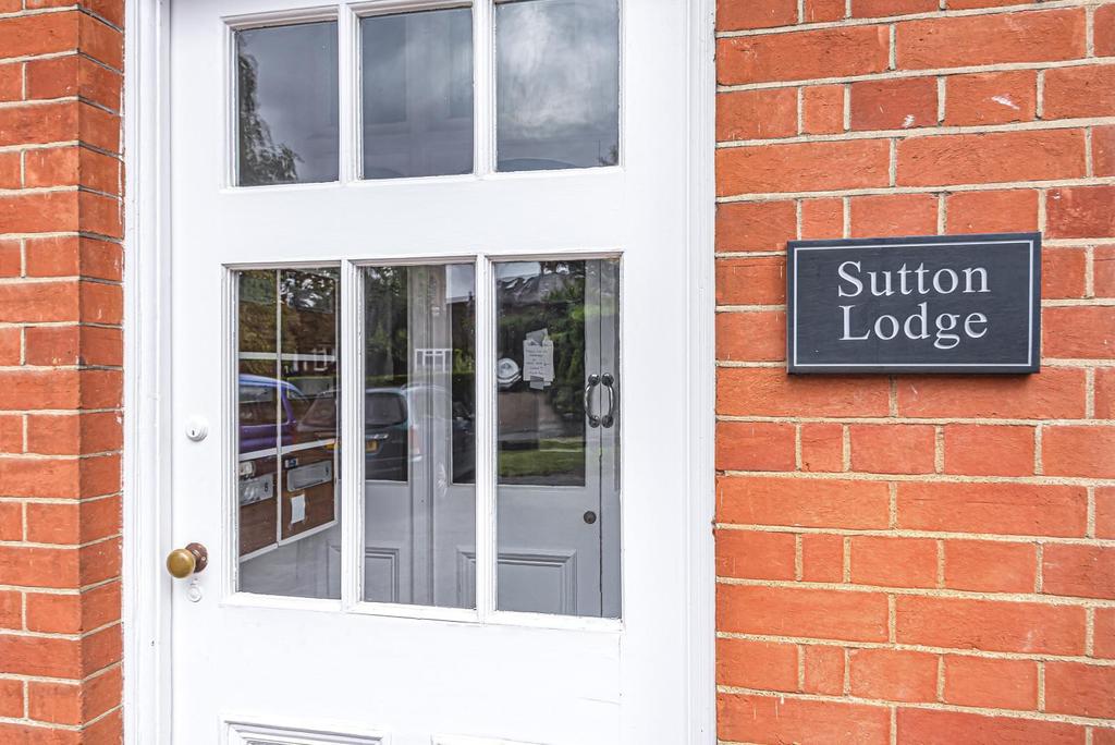 Sutton Lodge, Clandon Road, Guildford, GU1 1 bed apartment £245,000